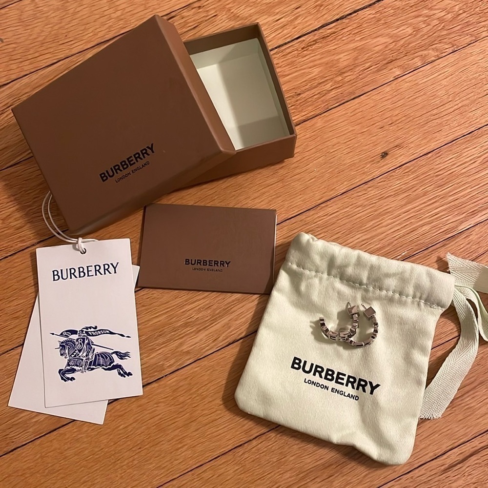 NWT BURBERRY Palladium-plated graphic logo hoop earrings - Picture 5 of 7